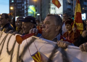 Σε επικίνδυνο πολιτικό αδιέξοδο οδηγούνται τα Σκόπια