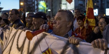 Σε επικίνδυνο πολιτικό αδιέξοδο οδηγούνται τα Σκόπια