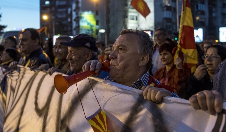 Σε επικίνδυνο πολιτικό αδιέξοδο οδηγούνται τα Σκόπια