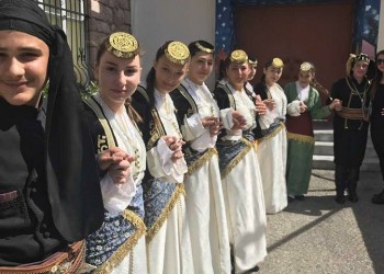 Με ποντιακούς χορούς έγιναν όλα τα έθνη μια αγκαλιά (φωτο)