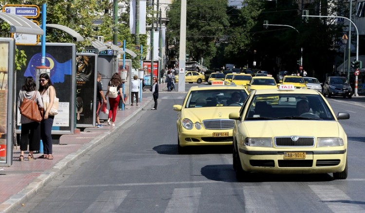Συμπεριλαμβάνει τα ταξί η μείωση ΦΠΑ στις μεταφορές