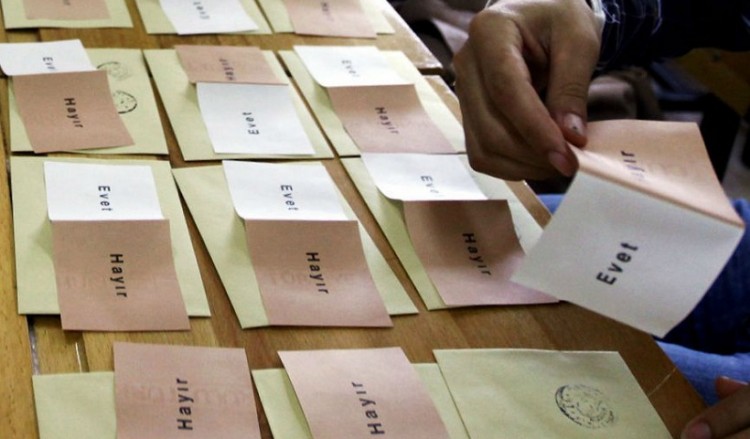Ερντογάν-Μπαχτσελί: Μια σχέση αγάπης και μίσους με φόντο το δημοψήφισμα