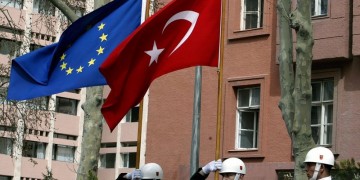 Το τουρκικό ΥΠΕΞ ρίχνει βολές κατά της ΕΕ – Επικοινωνία Ερντογάν με Στόλτενμπεργκ