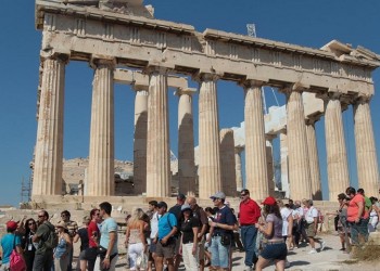 30 εκατ. τουρίστες αναμένονται στην Ελλάδα