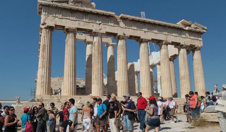 30 εκατ. τουρίστες αναμένονται στην Ελλάδα