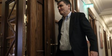 Ο Τσακαλώτος και η... Σκάρλετ Γιόχανσον (βίντεο)