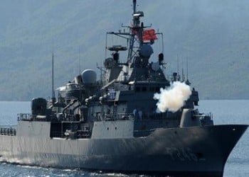 Δεν ύψωσε την ελληνική σημαία τουρκικό πολεμικό που «έδεσε» στην Πάτρα