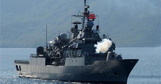 Δεν ύψωσε την ελληνική σημαία τουρκικό πολεμικό που «έδεσε» στην Πάτρα