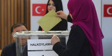 Ψηφίζουν οι Τούρκοι της Γερμανίας για το δημοψήφισμα της 16ης Απριλίου