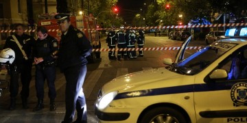 Συνεχίζονται οι έρευνες της Αντιτρομοκρατικής για τη βόμβα στη Eurobank