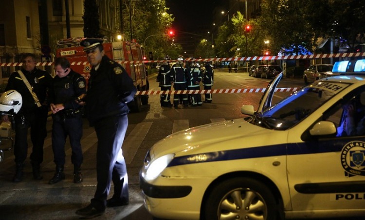 Συνεχίζονται οι έρευνες της Αντιτρομοκρατικής για τη βόμβα στη Eurobank