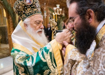 Συγκλονιστικό: Μαθητής που επέζησε από το δυστύχημα των Τεμπών έγινε αρχιμανδρίτης