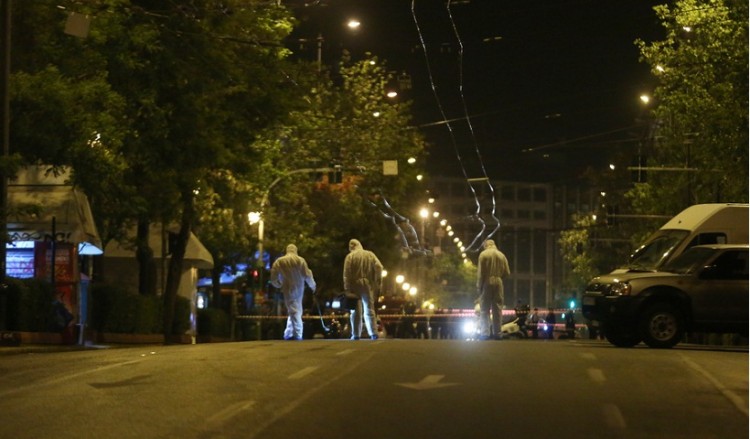 Έκρηξη βόμβας σε τράπεζα στο κέντρο της Αθήνας
