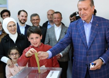 Ερντογάν: Το έθνος μας θα προχωρήσει προς το μέλλον απόψε