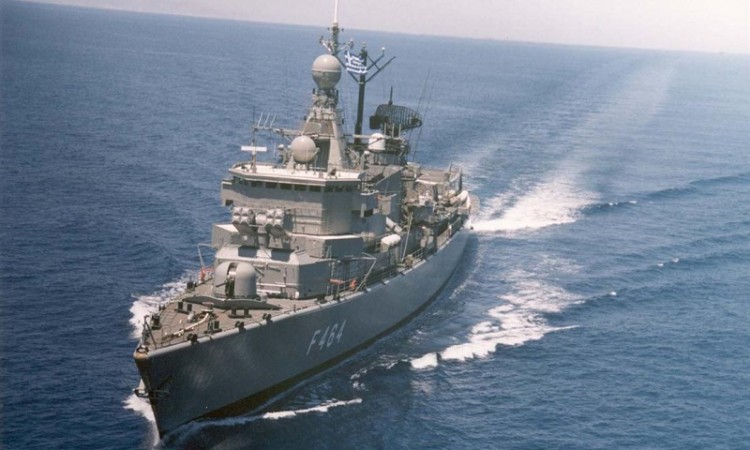 Φωτιά στη φρεγάτα «Κανάρης»