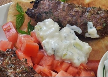 Πάρτι κρεατοφαγίας της Ένωσης Αθέων την Μεγάλη Παρασκευή