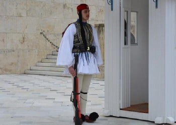 Ποιος είναι ο Ελληνοαυστραλός που υπηρετεί στην Προεδρική Φρούρα