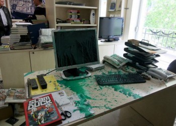 Επίθεση με μπογιές στα γραφεία της Καθημερινής στη Θεσσαλονίκη (φωτο)