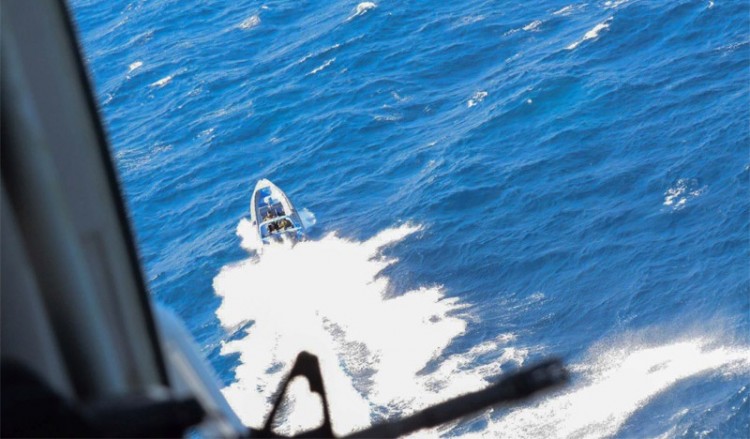Κινηματογραφική καταδίωξη ταχύπλοου που μετέφερε ναρκωτικά, από ελικόπτερο του Λιμενικού (βίντεο)