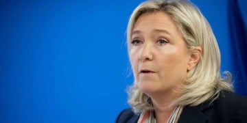 Την άρση ασυλίας της Λεπέν ζητά η γαλλική δικαιοσύνη