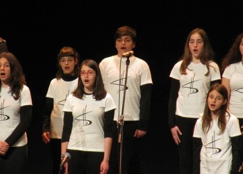 Με μουσικό ταξίδι σε ολόκληρο τον κόσμο γιόρτασε τα 90 της χρόνια η Εύξεινος Λέσχη Ποντίων Νάουσας (φωτο, βίντεο)