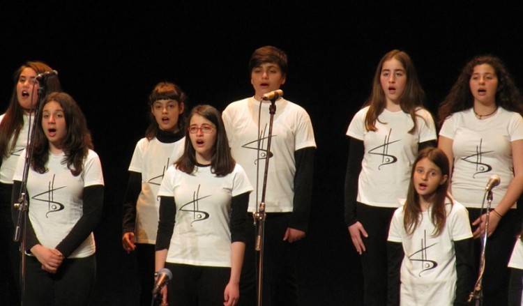 Με μουσικό ταξίδι σε ολόκληρο τον κόσμο γιόρτασε τα 90 της χρόνια η Εύξεινος Λέσχη Ποντίων Νάουσας (φωτο, βίντεο)