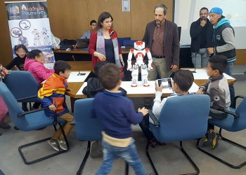 Έπαιξαν με τα ρομποτάκια προσφυγόπουλα στο Πανεπιστήμιο Μακεδονίας (φωτο)