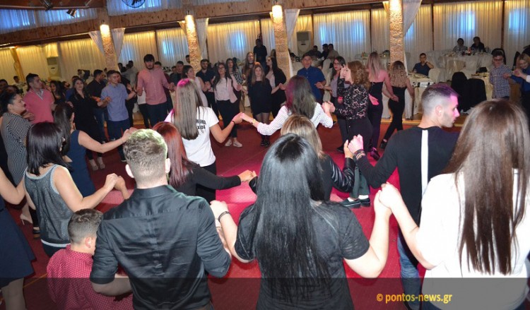 Βραβεύσεις, συγκίνηση και ποντιακό γλέντι στη χοροεσπερίδα του ΑΣ «Πυρρίχιος» (φωτο, βίντεο)