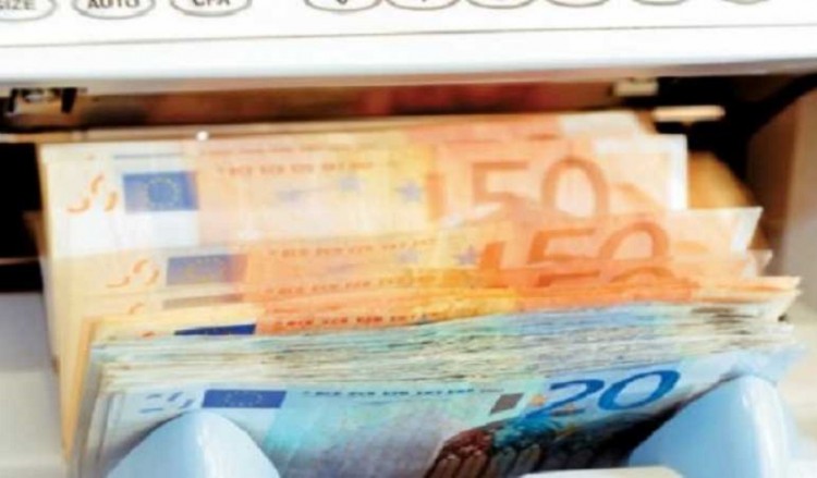 Η έλλειψη ρευστότητας πνίγει την αγορά