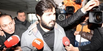 Τούρκους αξιωματούχους καίει με την κατάθεσή του ο «ταμίας» Ρεζά Ζαράμπ