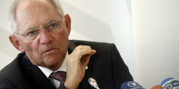 Σόιμπλε: Κίνδυνος δικτατορίας αν επικρατήσει το «Ναι» στην Τουρκία