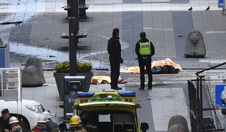 Στοκχόλμη: Βίντεο ντοκουμέντο με το φορτηγό-φονιά