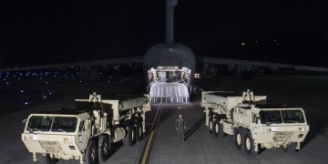 Οι ΗΠΑ μεταφέρουν το αντιπυραυλικό σύστημα THAAD στη Νότια Κορέα (βίντεο)