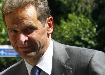 Τόμσεν: Κάναμε λάθη με την Ελλάδα, αλλά η χώρα θα μείνει για χρόνια στο... γύψο