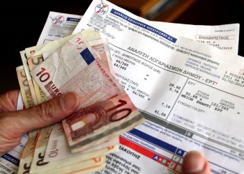 Μεγάλος συνωστισμός στα κεντρικά της ΔΕΗ – Επέμβαση της Αστυνομίας 4