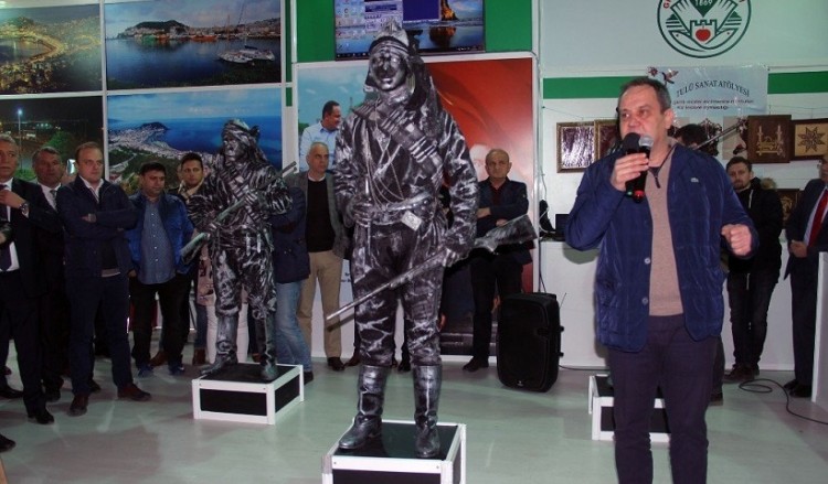 Στην Κωνσταντινούπολη τίμησαν τον σφαγέα των Ποντίων, Τοπάλ Οσμάν