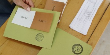 Τουρκία: Στο Ανώτατο Εκλογικό Συμβούλιο οι καταγγελίες για νοθεία στο δημοψήφισμα