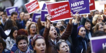 Τουρκία: Σύλληψη δημοσιογράφου που αμφισβήτησε τη νομιμότητα του «Ναι»