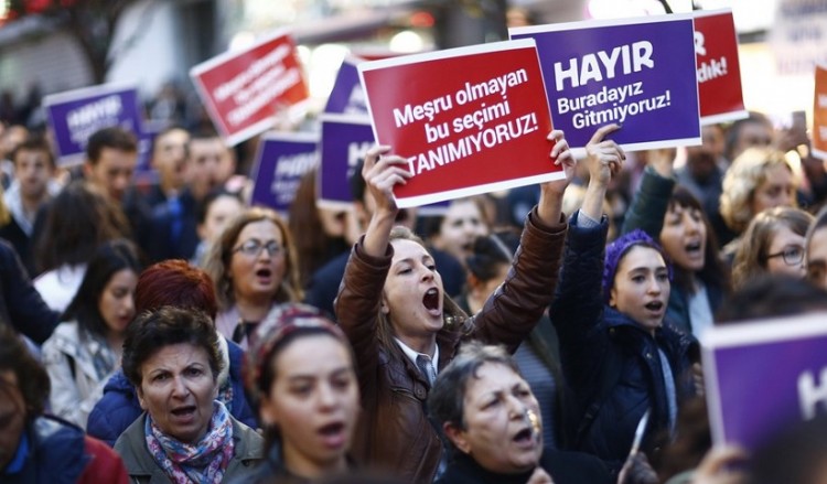 Τουρκία: Σύλληψη δημοσιογράφου που αμφισβήτησε τη νομιμότητα του «Ναι»