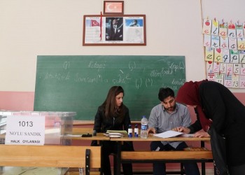 Τρεις οι νεκροί στο Ντιγιάρμπακιρ έξω από εκλογικό τμήμα