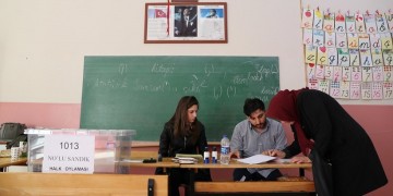 Τρεις οι νεκροί στο Ντιγιάρμπακιρ έξω από εκλογικό τμήμα