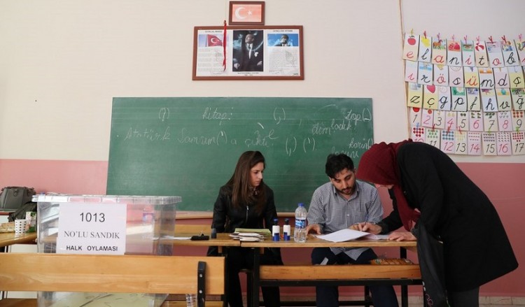 Τρεις οι νεκροί στο Ντιγιάρμπακιρ έξω από εκλογικό τμήμα