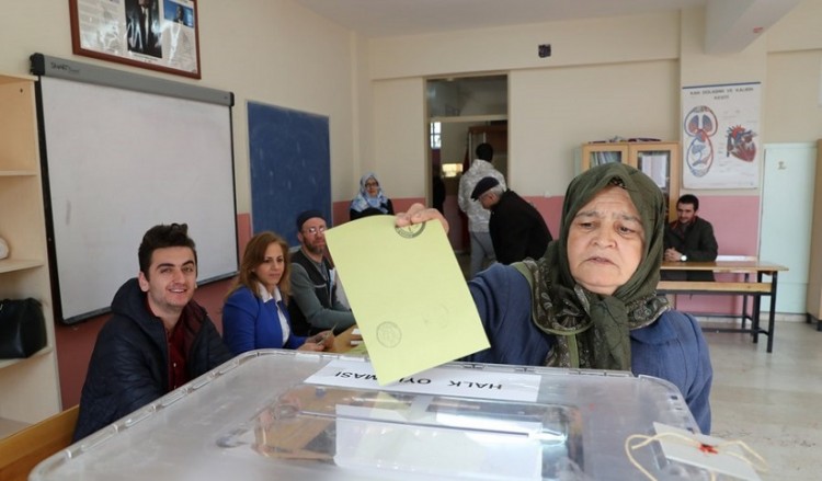 Τουρκία: Έκλεισαν οι κάλπες και άρχισε η καταμέτρηση – Τα πρώτα αποτελέσματα