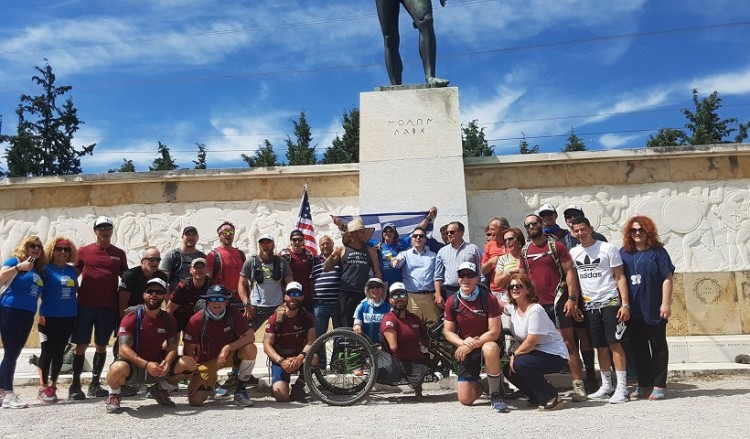 Αμερικανοί πεζοναύτες στα βήματα του Λεωνίδα