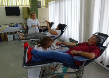 Αιμοδοσία μνήμης από την ΕΠΟΝΑ – Συγκέντρωσαν ακόμα 51 φιάλες (φωτο)