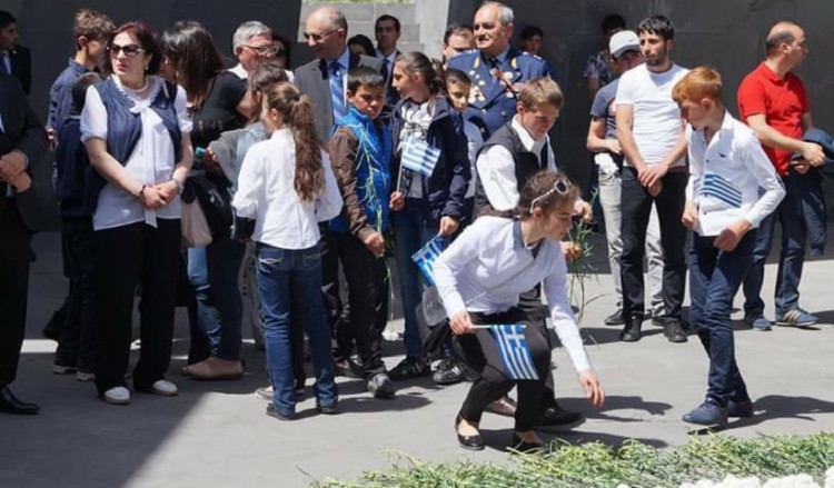 Η ελληνική παροικία της Αρμενίας τίμησε τα θύματα της Γενοκτονίας των Ποντίων (φωτο)
