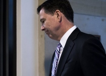 Σκιές Watergate πάνω από τον Λευκό Οίκο φέρνει η αποπομπή Κόμεϊ