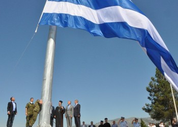 Ελληνική σημαία 150 τ.μ. «αγκαλιάζει» από σήμερα τη Δράμα (φωτο)