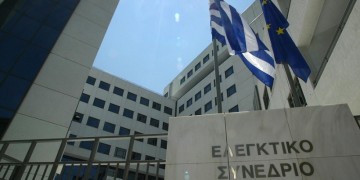 Στον αέρα χιλιάδες συμβασιούχοι που καλούνται να επιστρέψουν δεδουλευμένα