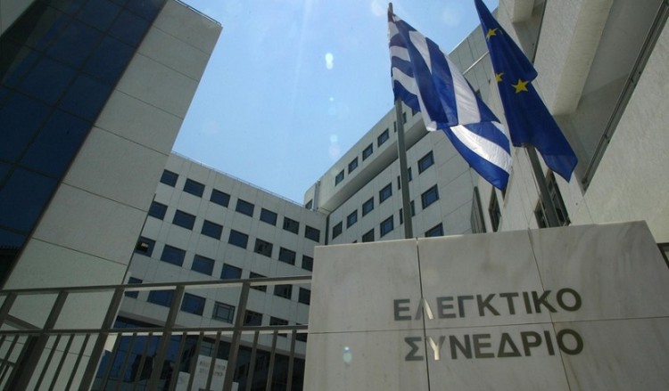 Στον αέρα χιλιάδες συμβασιούχοι που καλούνται να επιστρέψουν δεδουλευμένα